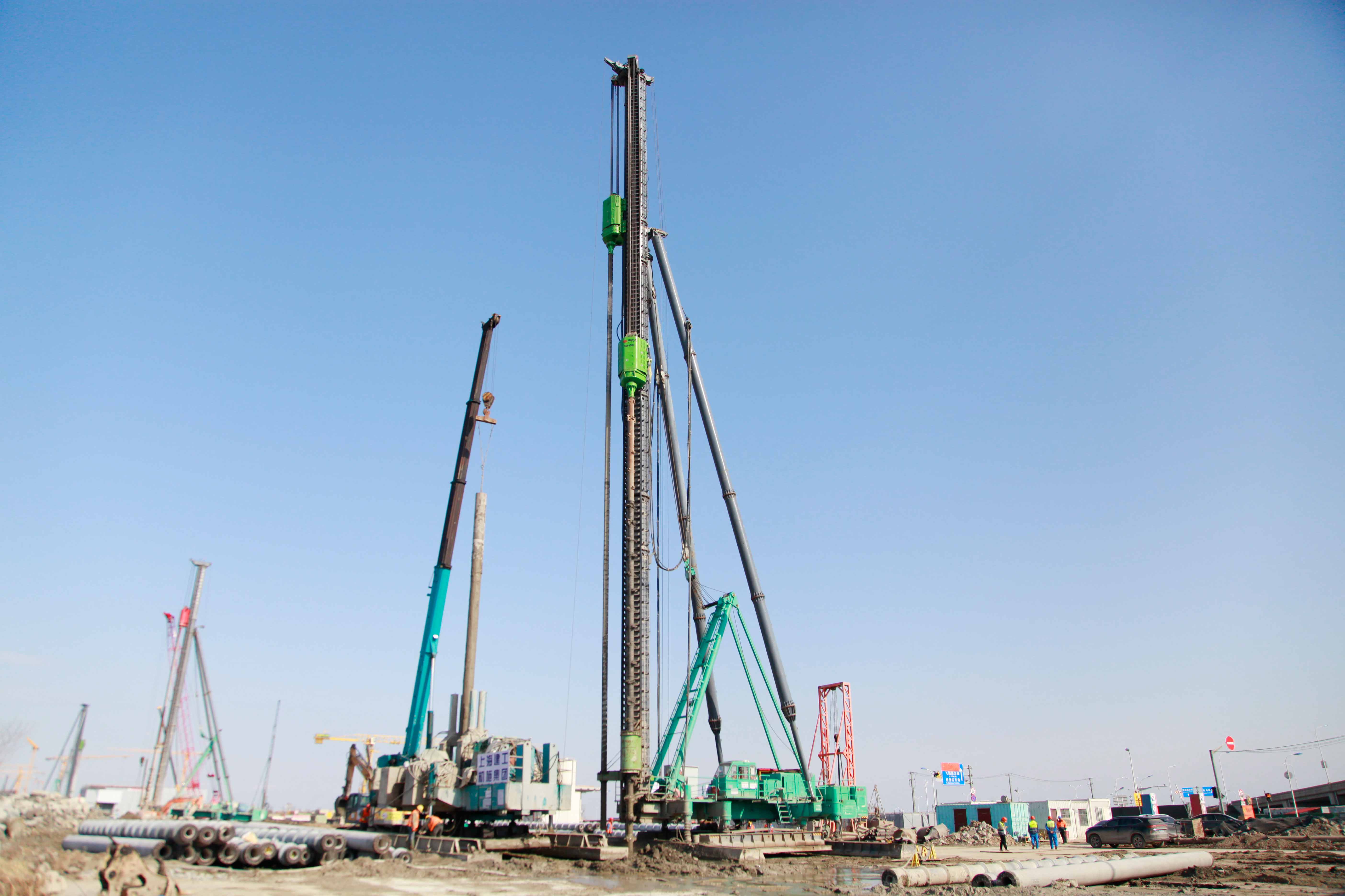 “绿色桩基”托起世界级空港新地标！绿色桩基础设备护航浦东机场四期航站区工程！