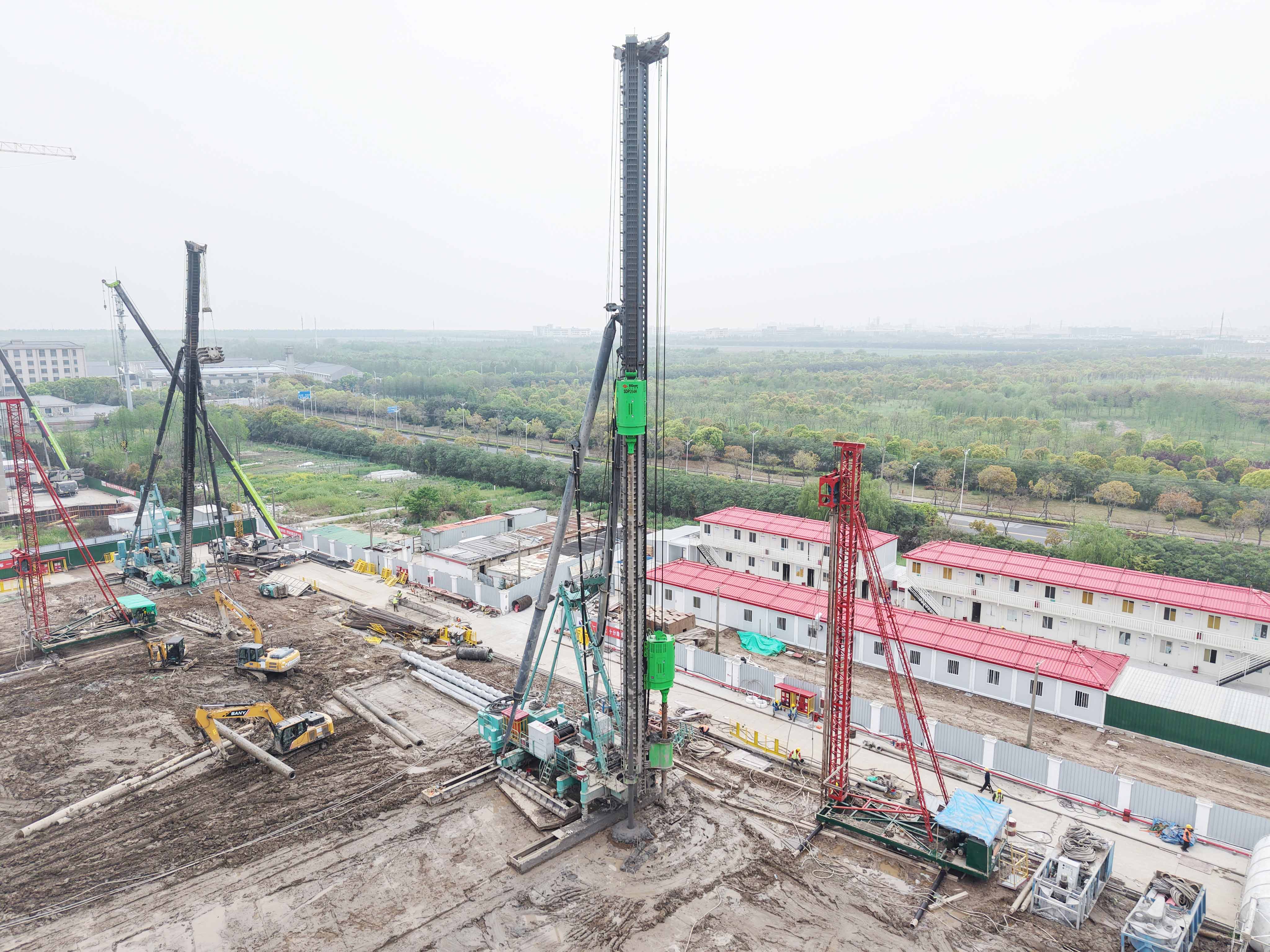 绿色桩基础施工设备助力高校建设，为华理智能制造大楼跑出“加速度”！